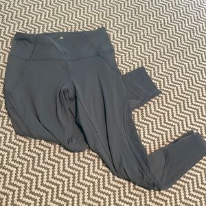 Yogalicious Gray 3/4 Leggings